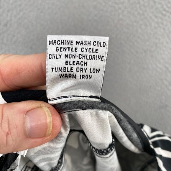 Talbots Pants Womens 8 Petite Black White Fern Floral Stretch Capri Crop Vintage - Picture 8 of 13